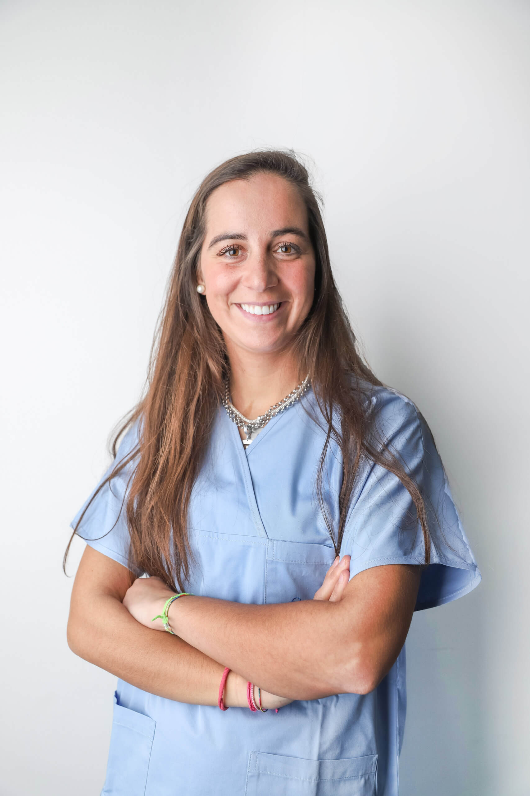 Clínica Raízes Médicas - Assistente Dentária - Débora Serreira