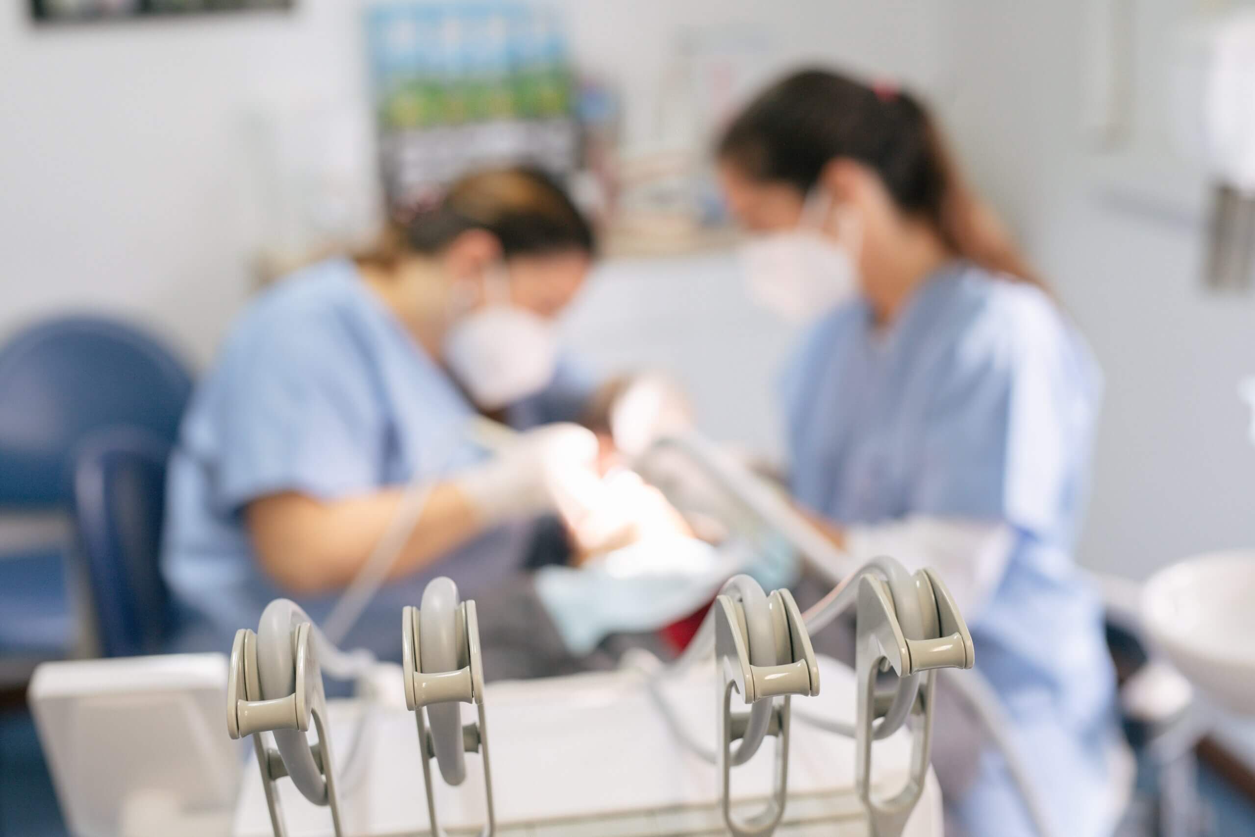 Clínica Raízes Médicas - Serviços de Medicina Dentária - Cirurgia Oral